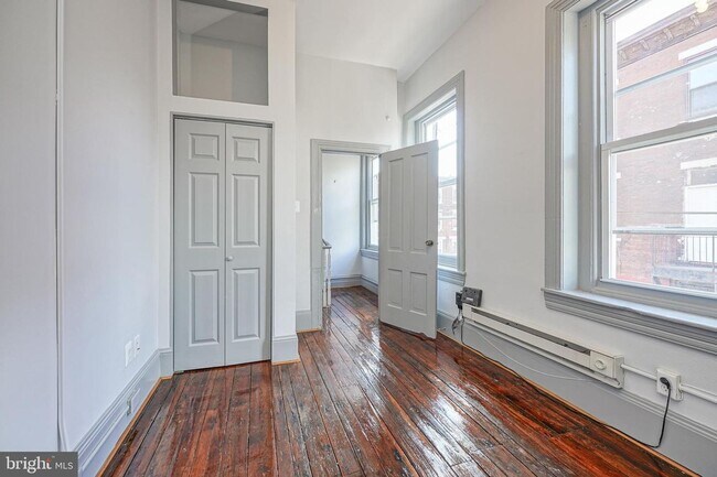 Building Photo - 1525 Tasker St