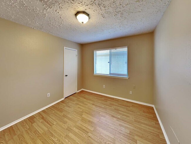 Building Photo - 410 Buoy Rd