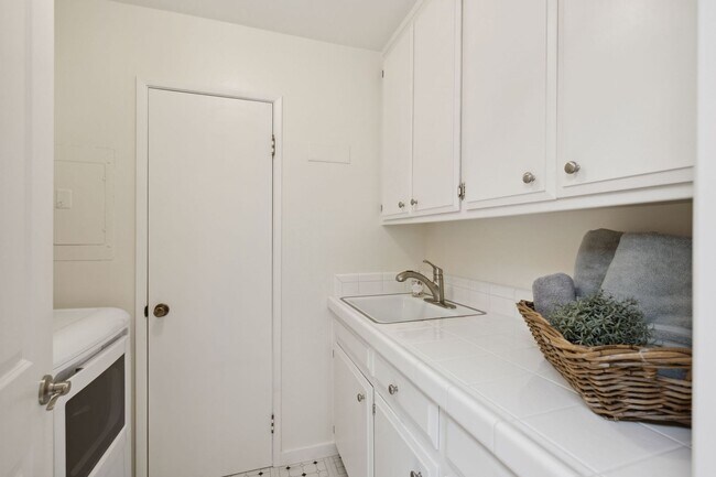 Building Photo - Single Level Luxury Home in Carmichael