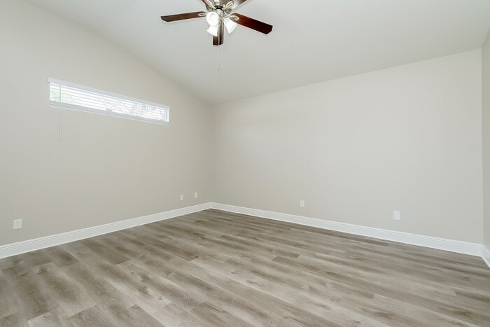 Building Photo - 2614 Vinedale Ave