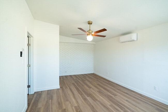 Building Photo - Modern Chic 3 Bedroom W/ Flex Space!