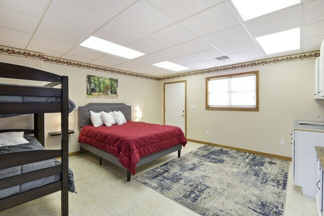 Building Photo - 5558 State Hwy 265