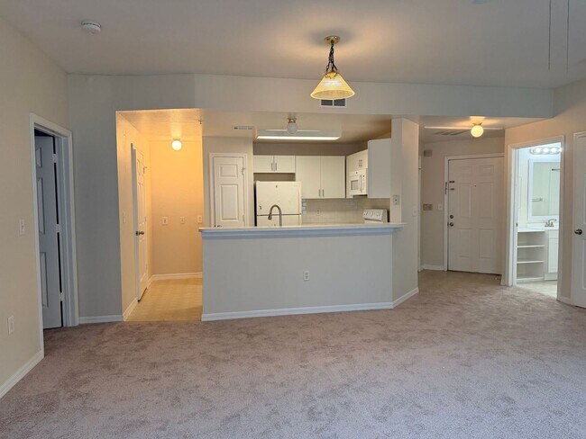 Building Photo - 2025 Erving Cir