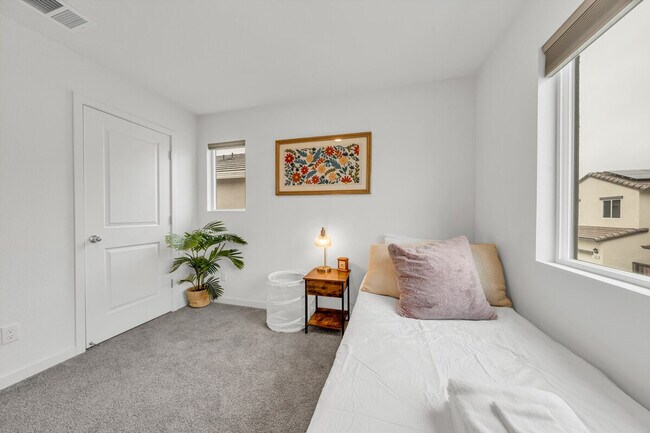 Building Photo - 6001 San Rafael Ln