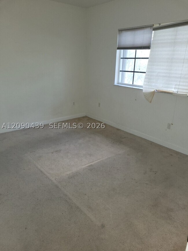 Building Photo - 2720 NE 3rd Dr