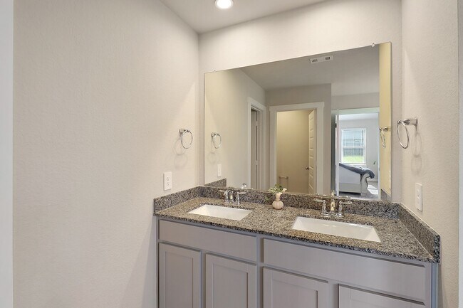 Building Photo - 127 Walnut Hl Ct