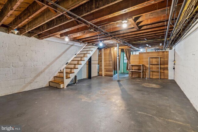 Building Photo - 1403 K St SE