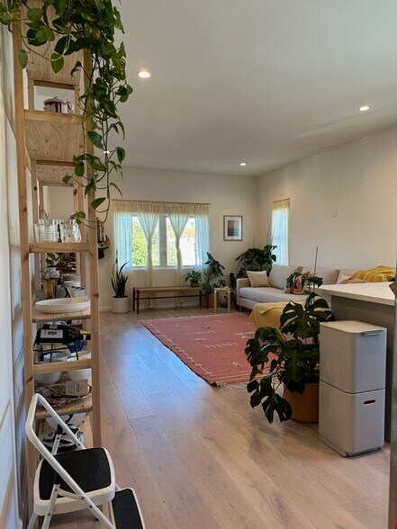 Building Photo - 5232 W 20th St