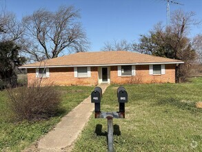 Building Photo - 1 Bedroom Duplex