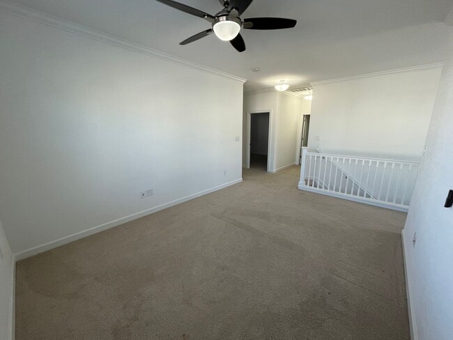 Building Photo - 4 Bedroom, 3.5 Bath Condo in Coveted Spenc...