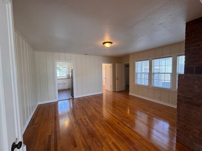 Building Photo - 21 Orange Dr