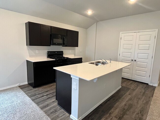Building Photo - Newer Construction 4 Bed, 2 Bath - Piedmont Schools
