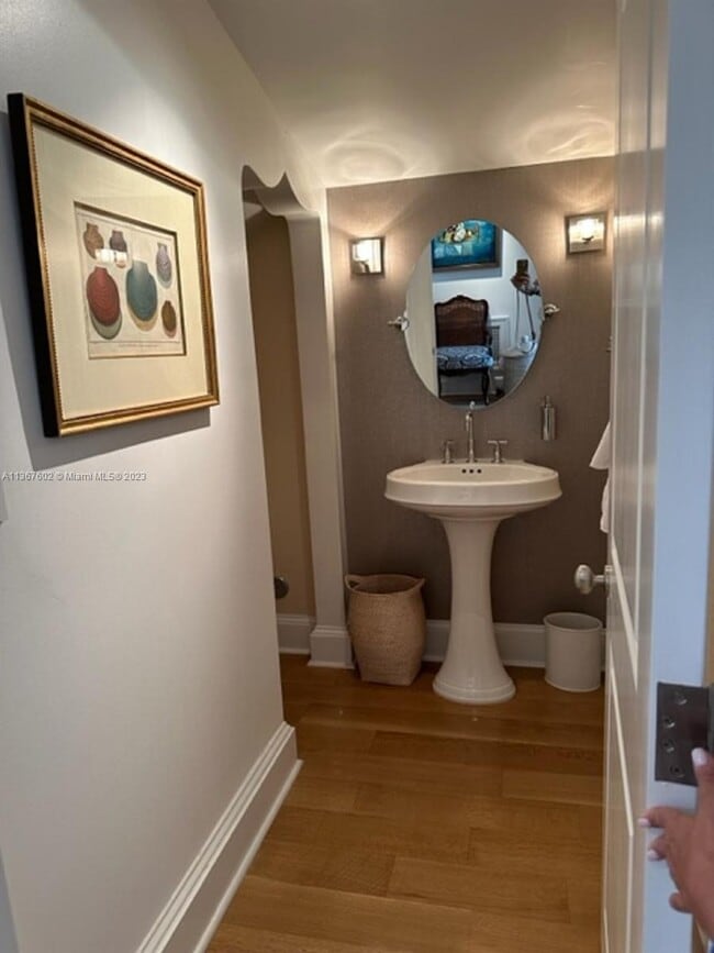 Building Photo - 645 Almeria Ave