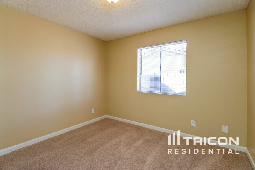 Building Photo - 8948 W Heatherbrae Dr