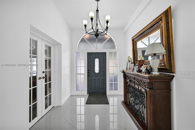 Building Photo - 756 W 53rd St