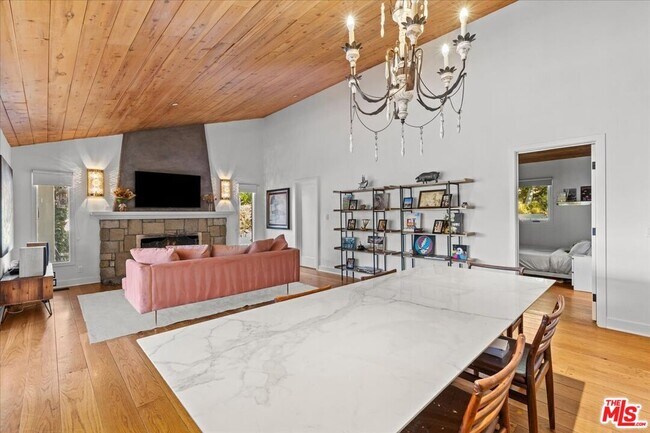 Building Photo - 2373 Tuna Canyon Rd