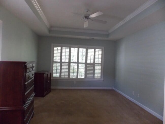 Building Photo - 1179 N Blackmoor Dr