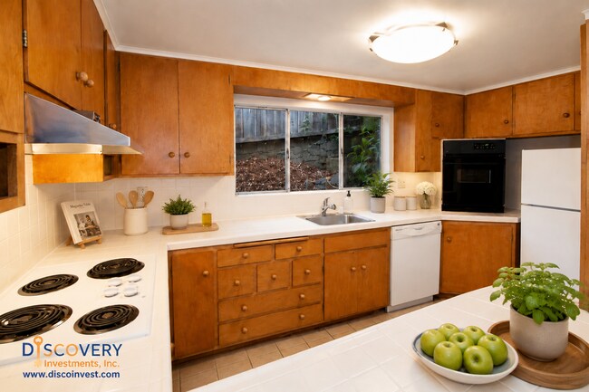 Building Photo - Contemporary North Berkeley 2 Bedroom Condominium