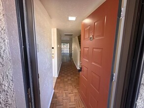 Building Photo - Spacious 2 story townhome in gated and gua...