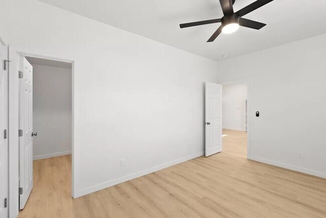 Building Photo - 5141 Ewing St