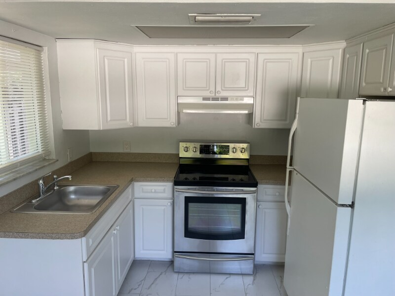 Building Photo - 627 92nd Ave N