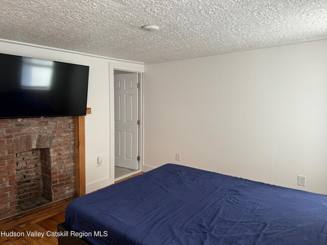 Building Photo - 114 2nd St