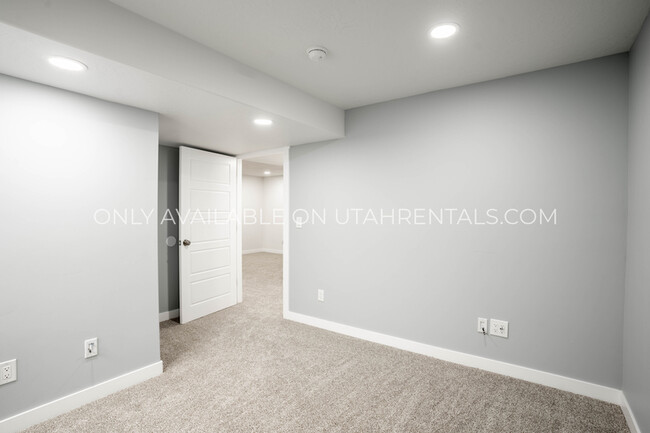 Building Photo - 6459 W Arranmore Dr