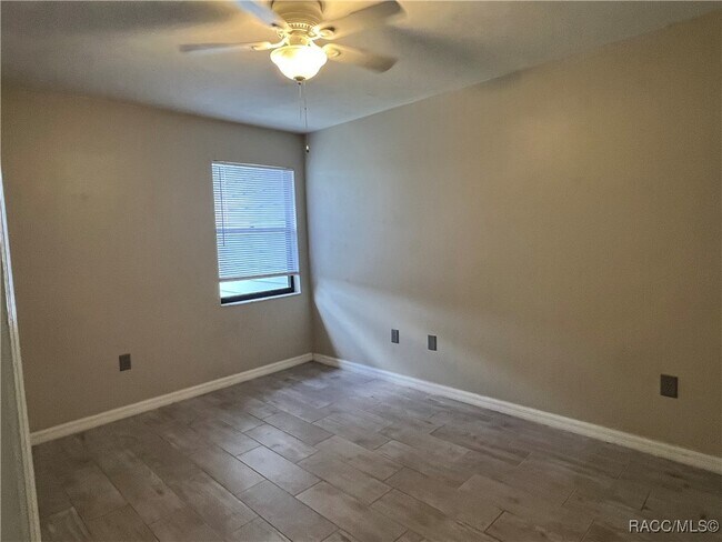 Building Photo - 600 E Gilchrist Ct