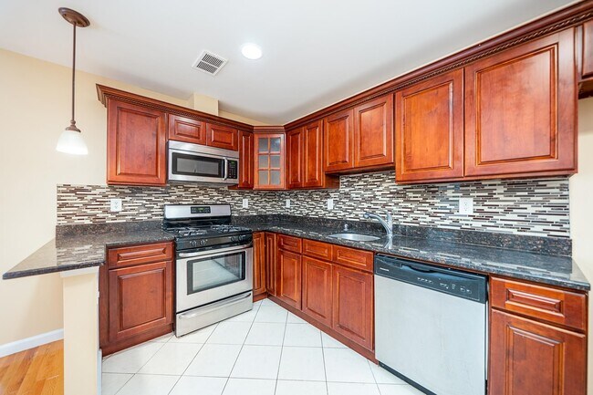 Building Photo - 43 Manhattan Ave