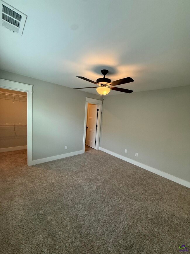 Building Photo - 221 Perth Ct