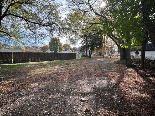 Building Photo - 303 Weston Ave