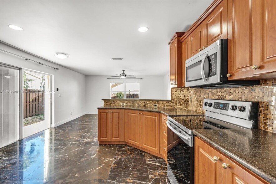 Building Photo - 5160 NW 112th Ct