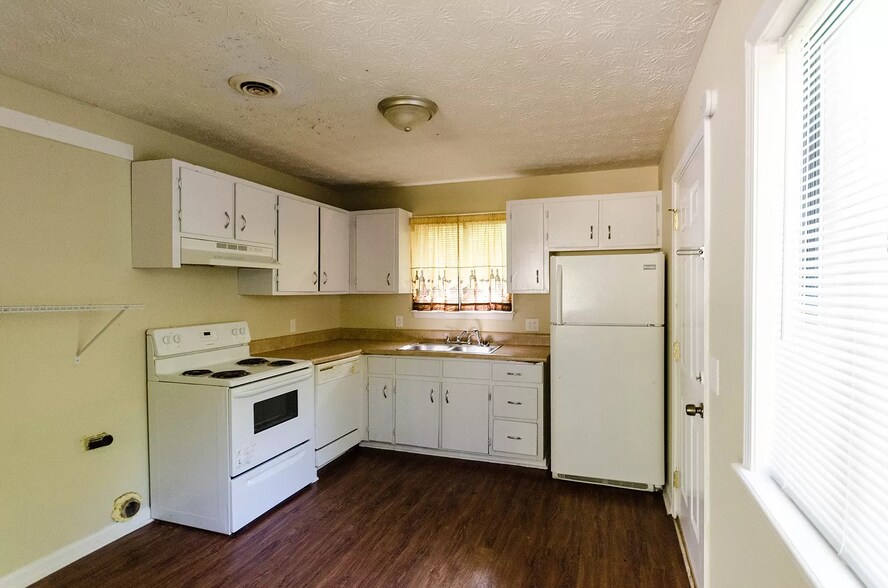 Building Photo - 111 Langford Ct