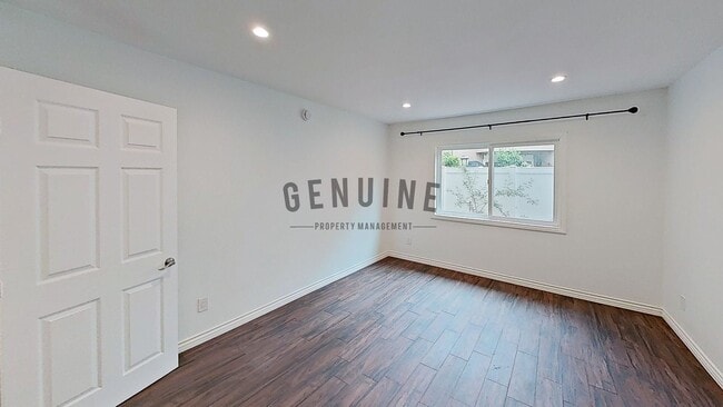 Building Photo - 1st Floor 1 Bedroom Unit in South Coast Me...