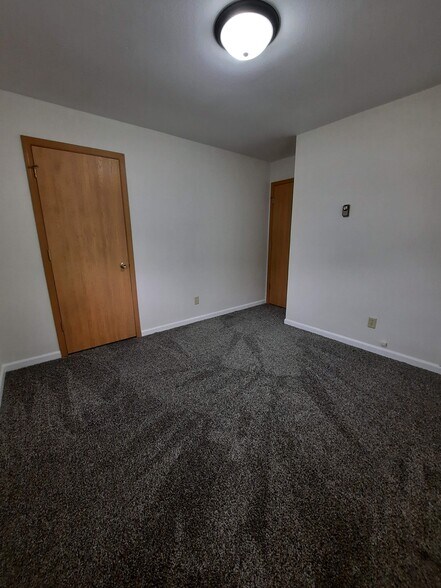 Building Photo - 3135 Runway Ave