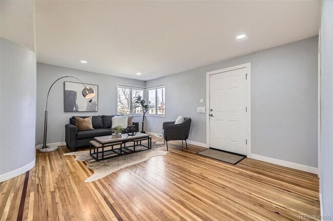Building Photo - "Charming 3-Bed Denver Gem with Gleaming H...