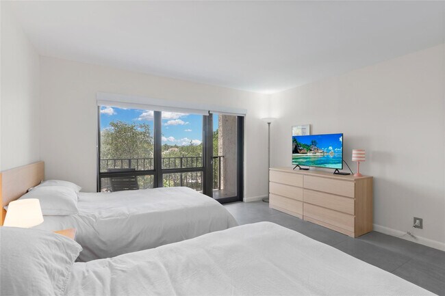 Building Photo - 4900 N Ocean Blvd