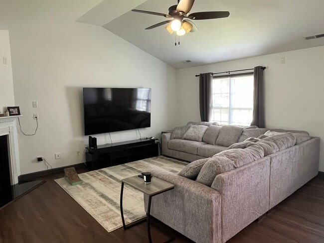 Building Photo - Spacious 3 Bed, 2 Bath Home in Westgate