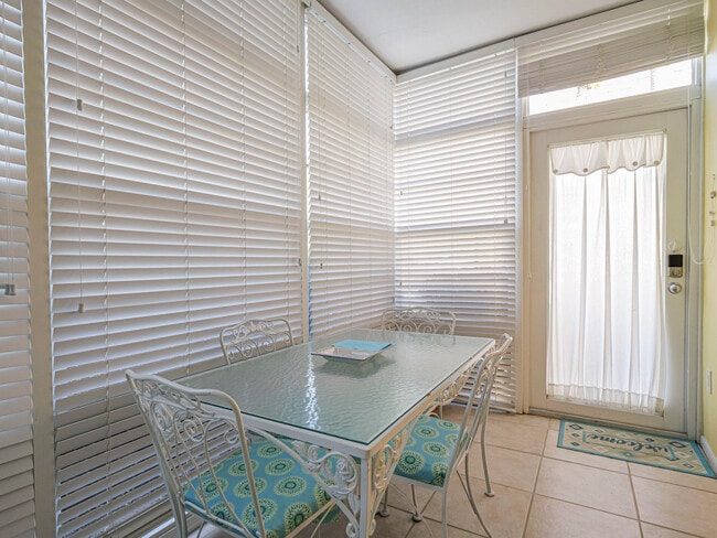 Building Photo - 5400 Jimmy Buffett Mem Hwy