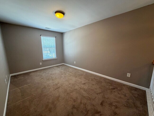 Building Photo - 422 Delta Dr