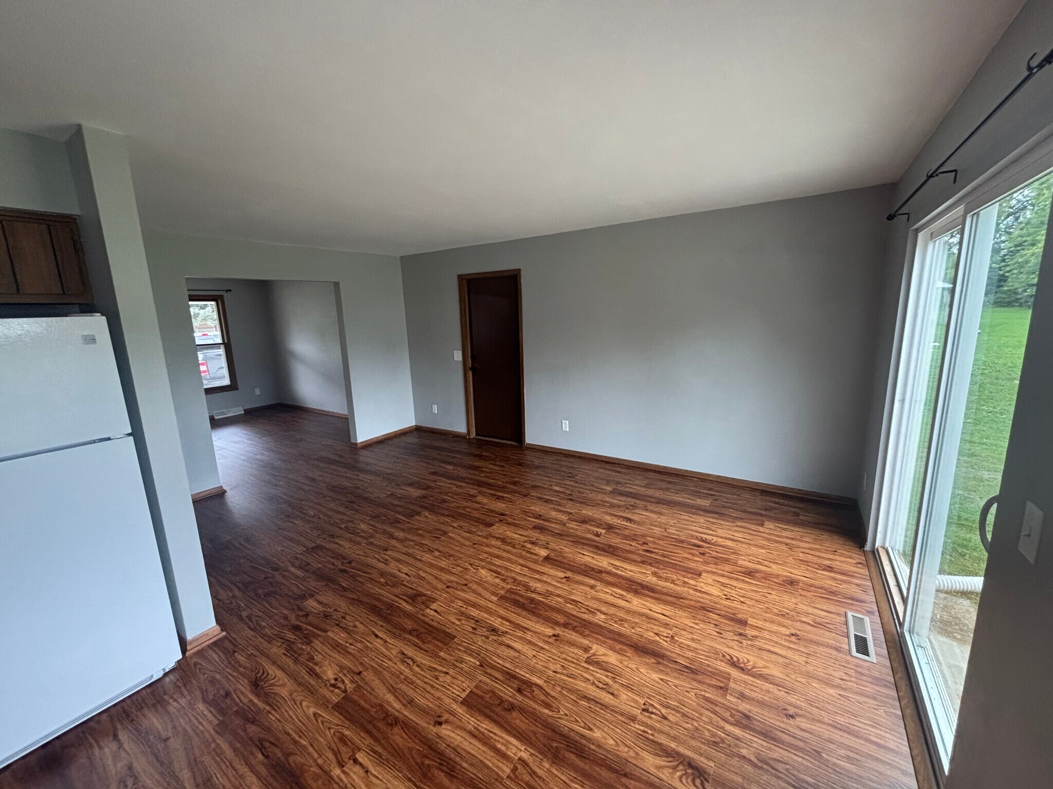Dining room - 700 E College Ave