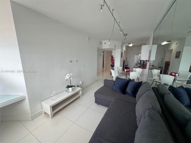 Building Photo - 100 Lincoln Rd