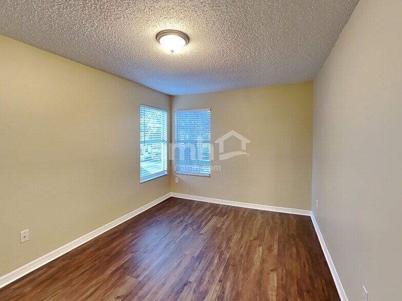 Building Photo - 119 Lancer Oak Dr