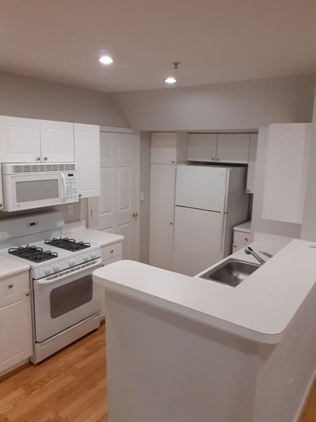 Building Photo - 12816 Fair Briar Ln