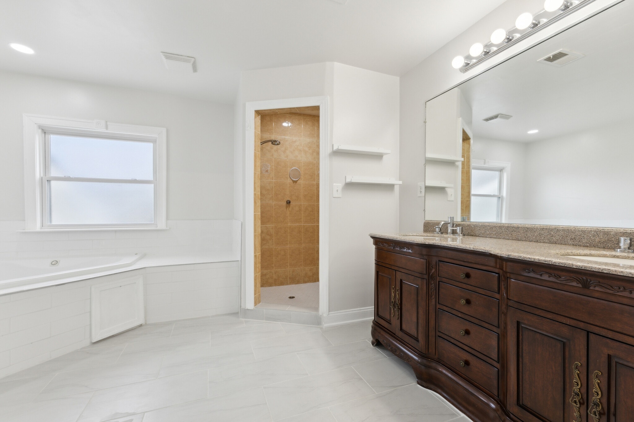 Owner's Bathroom En-Suite - 10828 Miller Rd