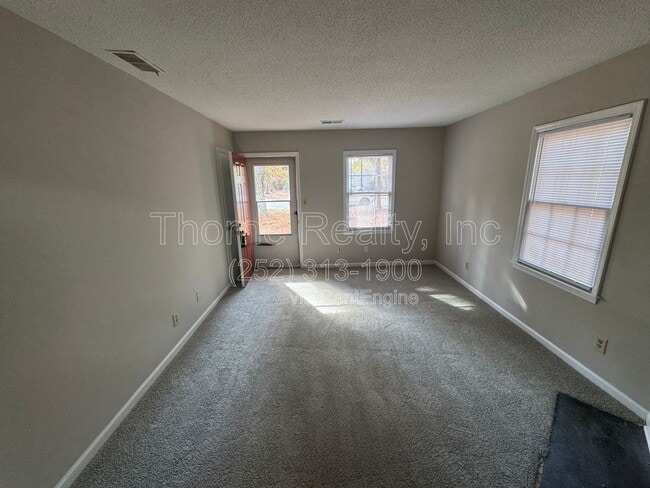 Building Photo - 2257 Sherwood Ave