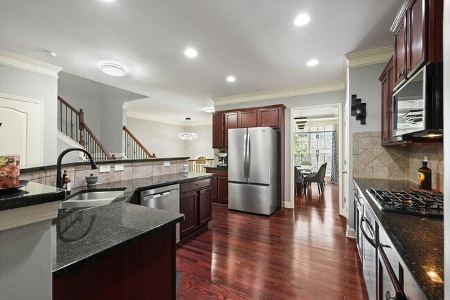 Building Photo - 3888 Fairhill Point