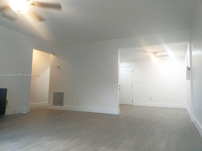 Building Photo - 980 NW 109th St