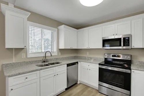 Building Photo - 5801 Oakleaf Dr