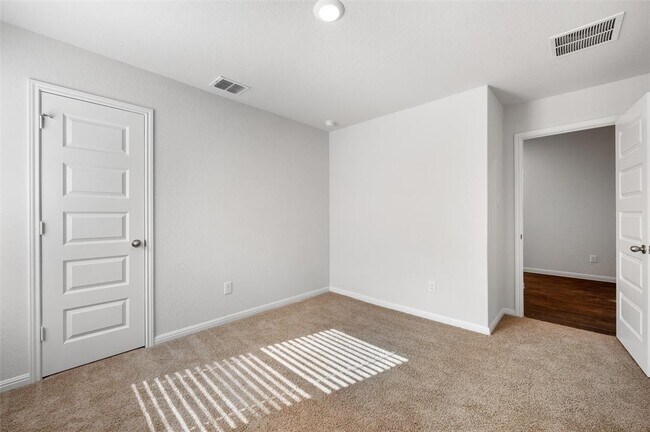 Building Photo - 1641 Lilyturf Rd